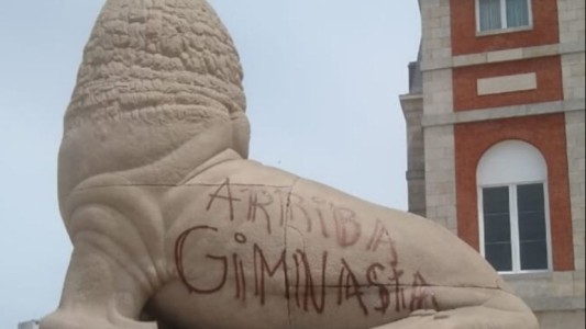 Gimnasia repudió a sus hinchas por estropear el lobo marino de Mar del Plata