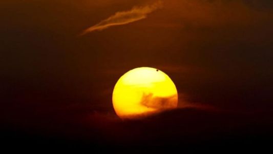"Inusual evento cósmico": ¿cómo ver el tránsito de Mercurio delante del Sol?