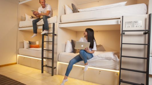 Se presentó el primer hotel cápsula de la Argentina