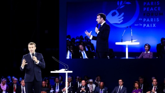 En el Foro sobre la Paz, Macron advirtió que el sistema político mundial atraviesa una "crisis sin precedentes"