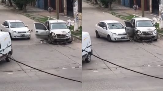 Enojado con su ex, empezó a perseguirla con el auto, la chocó 14 veces y embistió un árbol cuando huía