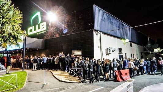 Una joven dio a luz en un boliche en plena pista de baile: su bebé tendrá entrada gratis a la discoteca de por vida