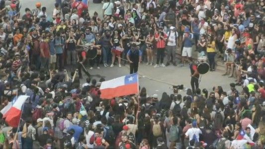 Un mes del violento despertar que le cambió la cara a Chile