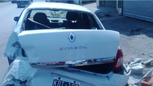 Buscan a conductor que chocó un auto estacionado y se fugó