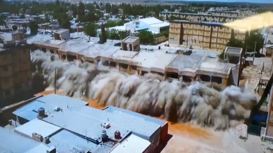 Impresionante implosión de un edifcio en Cutral Co