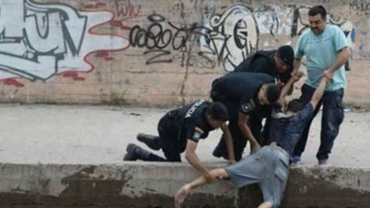 Grafiteros casi mueren ahogados por la crecida de un río mientras pintaban