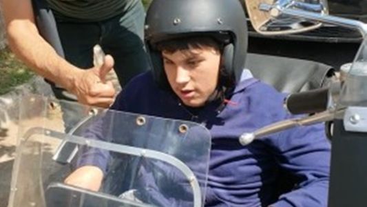 Motoqueros solidarios: reparan y entregan sillas de ruedas