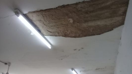 La escuela del techo en ruinas había pedido la reparación "urgente" hace más de un año