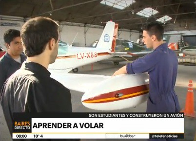 Alumnos secundarios crearon un avión