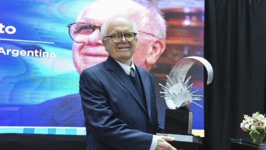 El físico Conrado Varotto recibió el premio "Investigador de la Nación"