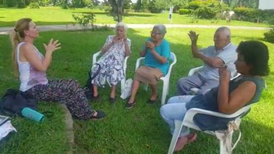 Día de la Educación para Adultos: cinco abuelos de entre 84 y 91 años terminan su primaria este viernes