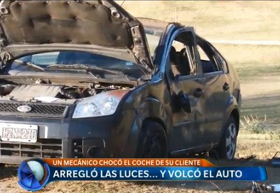 Llevó el auto al taller para arreglar las luces y el mecánico lo volcó