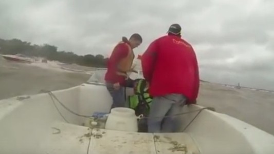 Video: así le salvaron la vida a un pescador que cayó al río Paraná