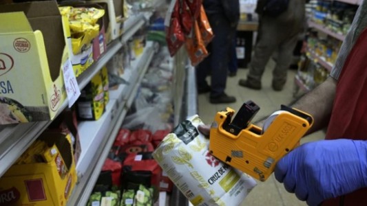 En diciembre aumentan las prepagas, los alimentos y los combustibles