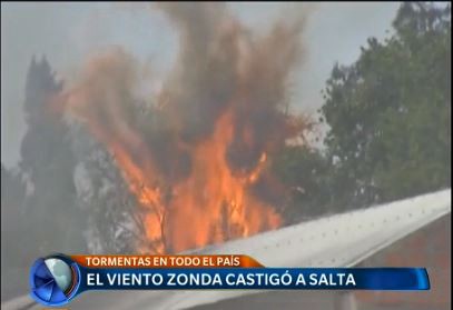 El viento zonda arrasó Salta