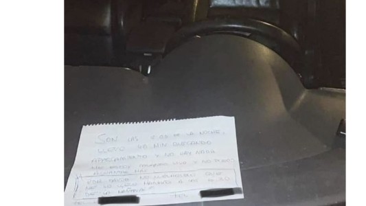 La escatológica nota que dejó para que la grúa no le lleve el auto estalló en las redes