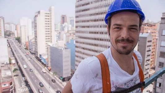 Un argentino vendió su auto para realizar un mural en Brasil