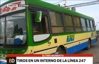 Una mujer policía mató a un ladrón en un colectivo