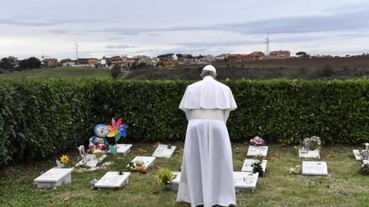 La historia de Tomasito, el nene argentino enterrado en el Vaticano para "estar cerca" del Papa
