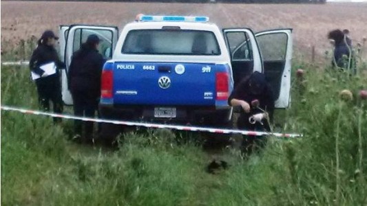 Encuentran muerto a un policía dentro del patrullero, sin su arma reglamentaria
