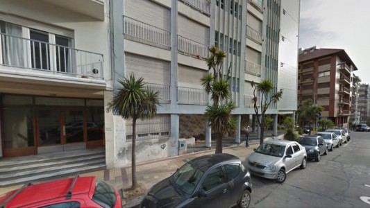 Trepaba un edificio para ver a su ex novia, cayó del 8° piso y murió