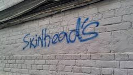 Un grupo neonazi atacó a golpes a dos jóvenes de la comunidad gay