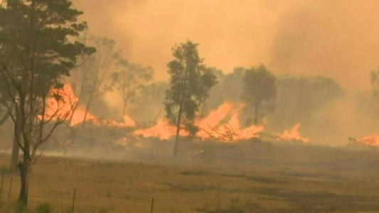 Australia lucha contra los incendios forestales sin control