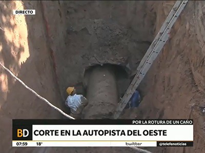 Los trabajos de reparación del caño maestro que provocó el corte de la Autopista del Oeste