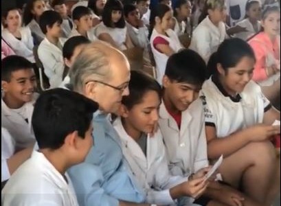 Alejandro Sabella se emocionó en un homenaje en una escuela de Ensenada