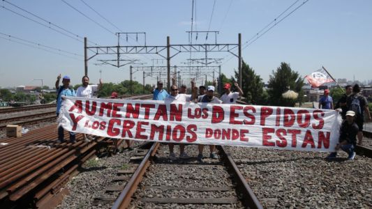 Levantaron el corte de las vías del tren Roca: siguen las demoras