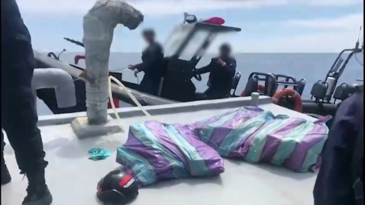 Interceptan narcosubmarino con una tonelada de cocaína