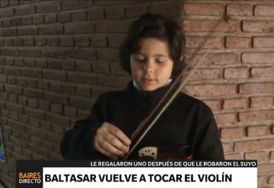 Tras el robo, Baltasar recibió un nuevo violín