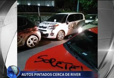 Pintaron autos mal estacionados en Núñez