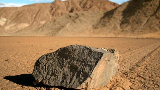 El misterioso rastro de las "piedras reptantes" que se movían entre los dinosaurios