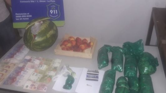 Vendía sandías y duraznos con marihuana en un puesto en la ruta