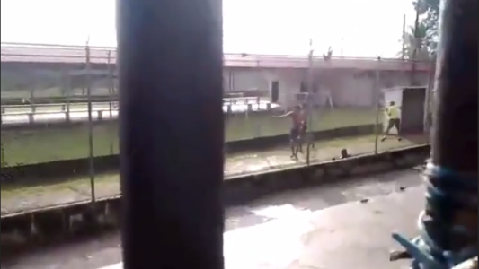 El momento del tiroteo dentro de una cárcel que dejó 12 muertos