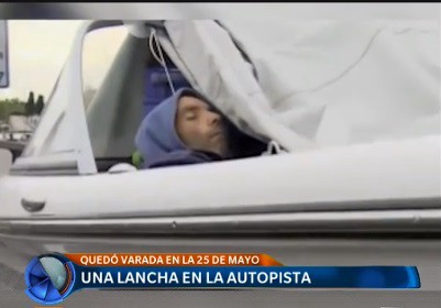 Una lancha en la autopista