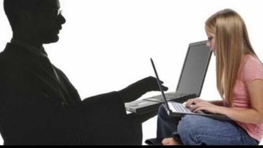 Lo detuvieron por proponerle encuentros sexuales a una menor a través de la redes sociales