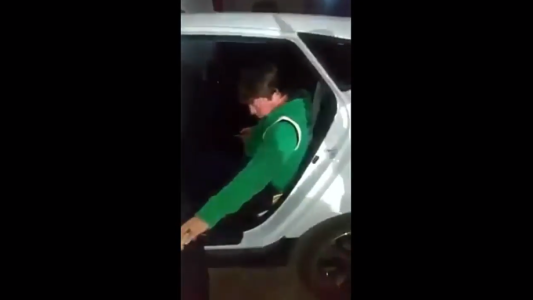 Fieles increpan al cura tras sorprenderlo en estado de ebriedad