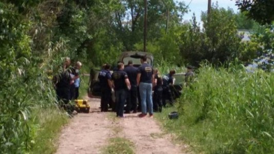 Encuentran el cadáver de un hombre dentro de su auto, semicalcinado, maniatado y con una bolsa en la cabeza
