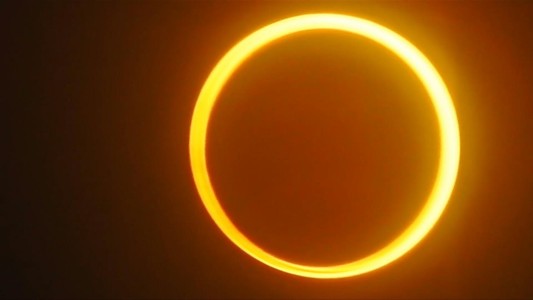 La espectacular imagen del anillo de fuego del último eclipse de la década