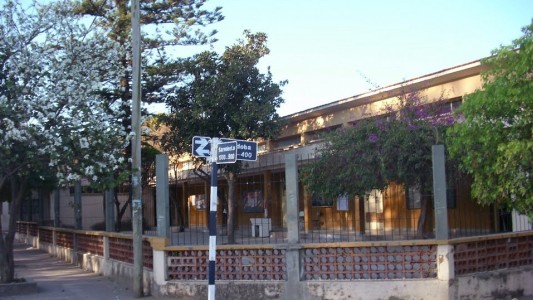 Una joven denunció que fue violada en el baño de la escuela por un excompañero