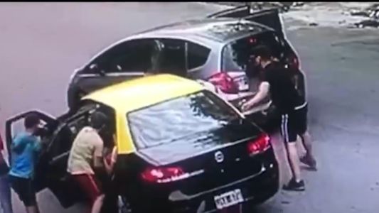 Robo piraña a un taxi: asaltaron al chofer y a sus pasajeros