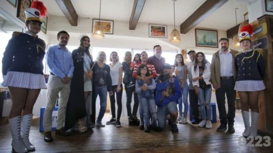 Ser o no ser el "primer turista del año": una mujer reclama que llegó antes que la ganadora