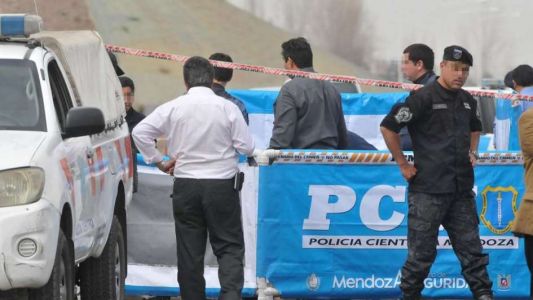 Un joven de 27 años murió al caer con su auto en un canal de agua
