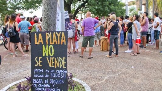 Protestas de los vecinos de la ciudad de Corrientes por la adjudicación directa de la Costanera a privados