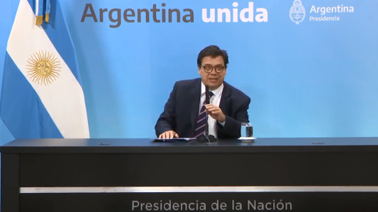 El gobierno oficializó el aumento salarial por decreto: serán 4.000 pesos en dos cuotas