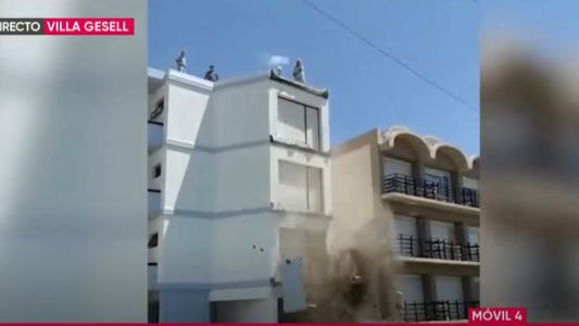 Cayeron tres balcones en un edificio de Villa Gesell