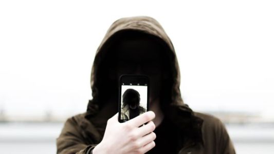 Advierten que el reconocimiento facial arroja alto porcentaje de falsos positivos contra personas de tez no blanca y mujeres