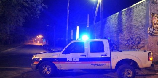 Detuvieron a dos hombres por amenazar a una travesti para tener sexo sin pagar
